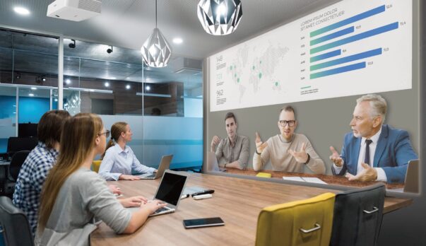 会議シーン_220620-edited-scaled 会議シーン_220620-edited-scaled